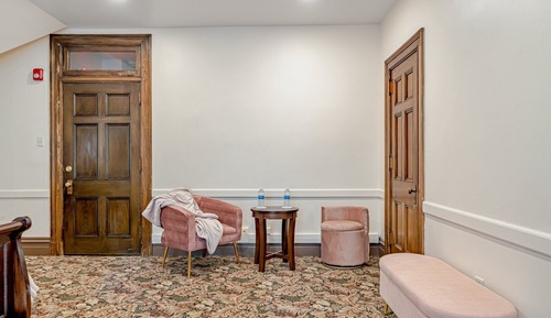 Luxury Suite, 1 Queen Bed, Non Smoking, Business Lounge Access