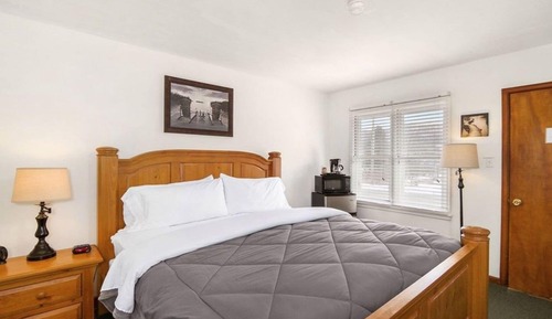 Economy Room, 1 Queen Bed