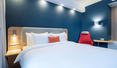 Standard Room, 1 Queen Bed