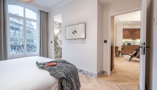 2 Bedroom Apartment with street view - 70m²