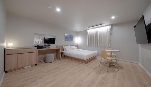 Deluxe Queen Room