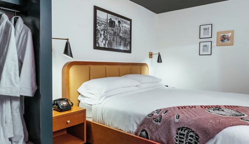 Earl King Room