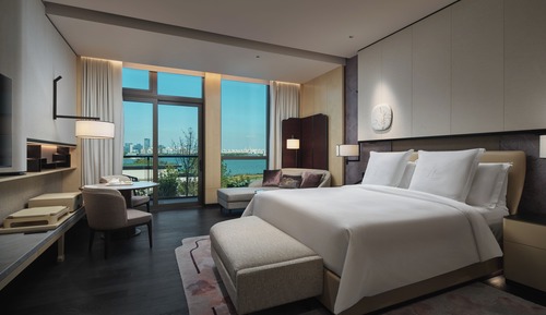 Premier Room, 1 King Bed, Non Smoking, Lake View