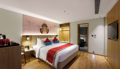 Deluxe Room, 1 King Bed, Non Smoking, Kitchenette