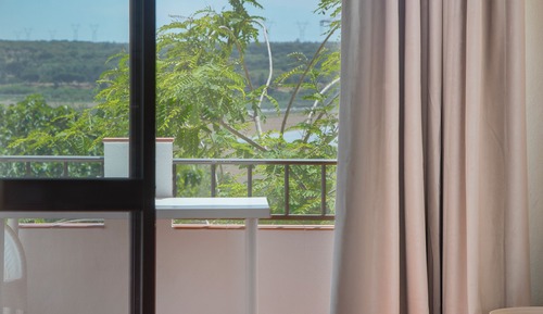 Cama em dormitório misto com 8 camas