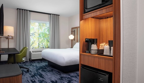 Standard Room, 1 King Bed (Hearing Accessible)