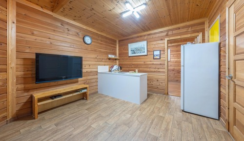 Basic Room, 1 Bedroom (Yellow-2)