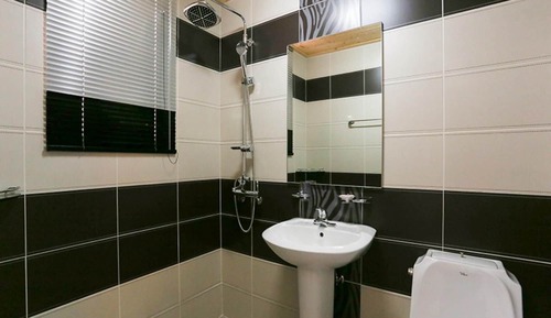 Room (Black)