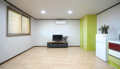 Room (Daisy)