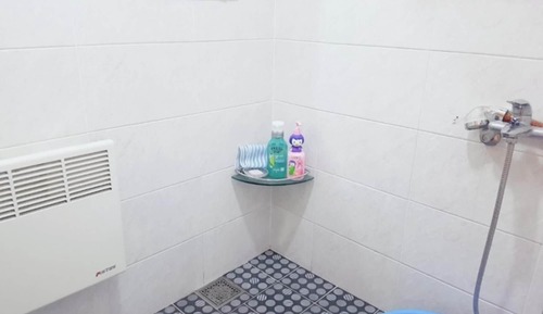 Room (A-102)
