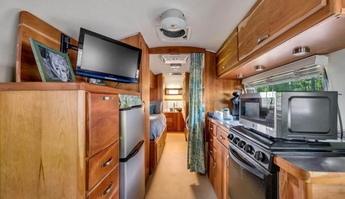 Vintage Airstream - Dolly