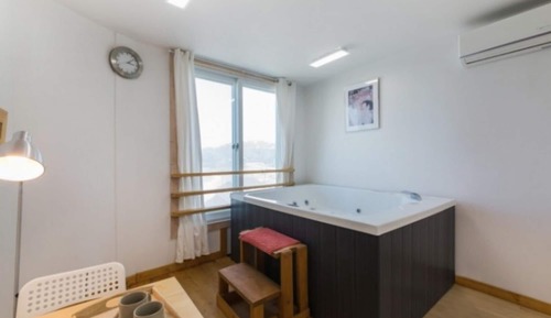 Room (Ocean View Room 202 (Couples only))