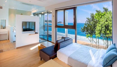 Room (POOLVILLA 202)