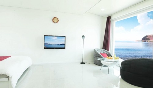 Room (Night fog (2nd floor ocean view))