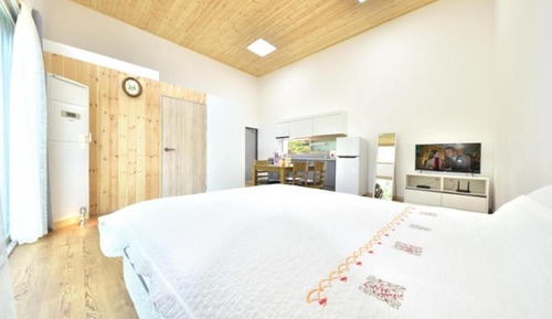 Room (2nd floor topaz)