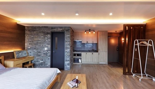 Room (A102)