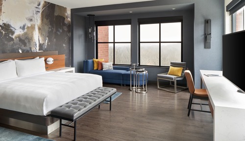 Deluxe Room, 1 King Bed, Corner