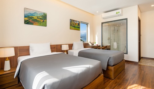 Deluxe Partial Ocean Suites Twin