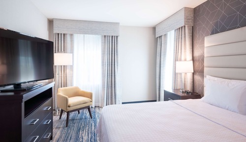 Suite, 1 King Bed, Accessible (Hearing)