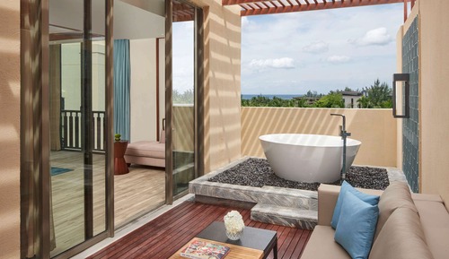 Suite, 1 King Bed, Garden View
