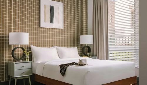 Studio, 1 Queen Bed, Balcony