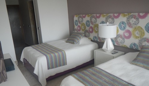 Apartment, 4 Bedrooms, Accessible, Smoking