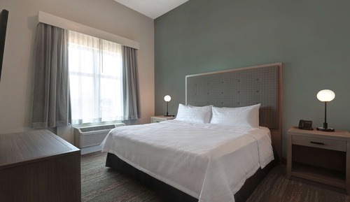 Suite, 1 King Bed, Accessible, Bathtub