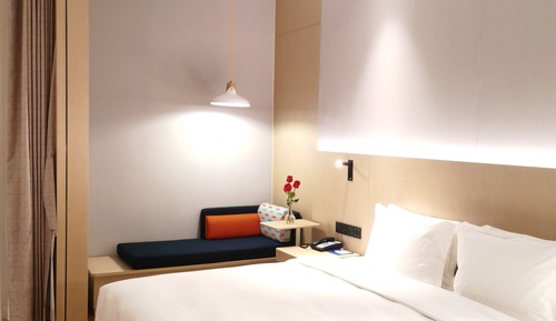 Standard Room, 1 King Bed