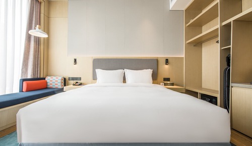 Standard Room, 1 King Bed, City View