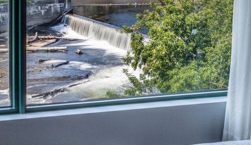 Comfort Room, 2 Queen Beds, River View