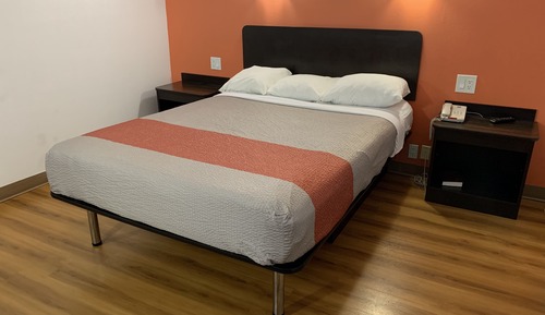 Deluxe Room, 1 Queen Bed, Accessible, Non Smoking
