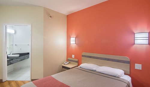 Standard Room, 1 Queen Bed, Non Smoking