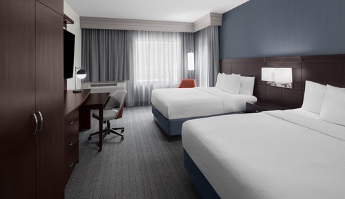 Suite, 2 Queen Beds (Mobility Accessible, Tub)