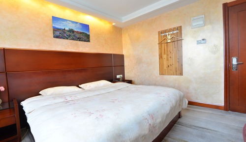 Design Room, 1 King Bed
