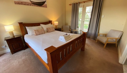 Superior Room, 1 Queen Bed, Jetted Tub