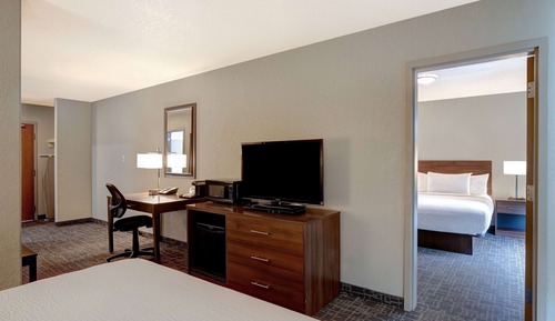 Suite, 1 Bedroom, Non Smoking (1 King, 1 Queen Bed)