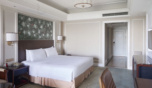 Superior Room, 1 King Bed