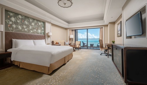 Deluxe Room, 1 King Bed, Oceanfront