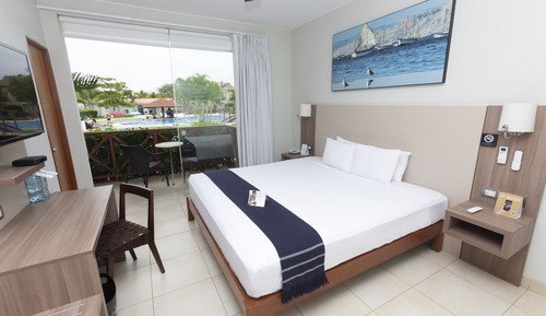 Superior Room, 1 Queen Bed, Pool View