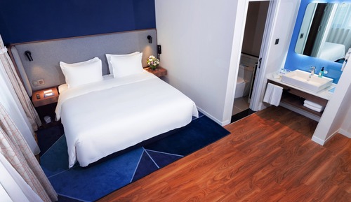 Standard Room, 1 King Bed, City View (High Floor)