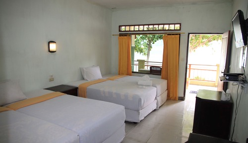 Deluxe Quadruple Room, Multiple Beds, Private Bathroom, Lake View