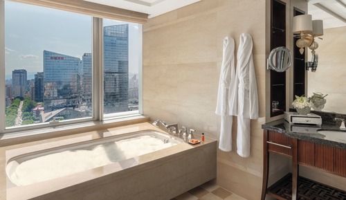 Club Room, 1 King Bed, River View