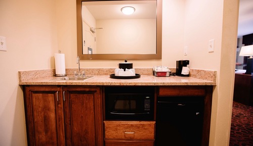 Two Queen Mobile Hearing Accessible Tub Non Smoking