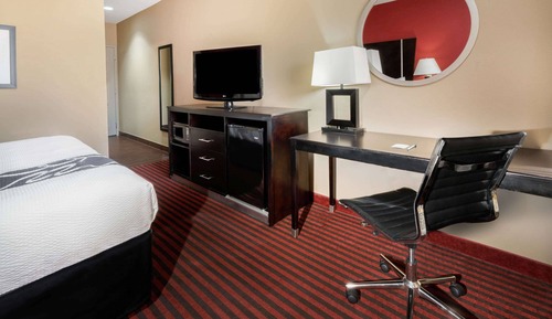 Deluxe Room, 1 King Bed with Sofa bed, Accessible, Non Smoking (Mobility Accessible)