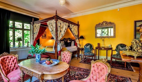 Suite with garden view (with a walk)