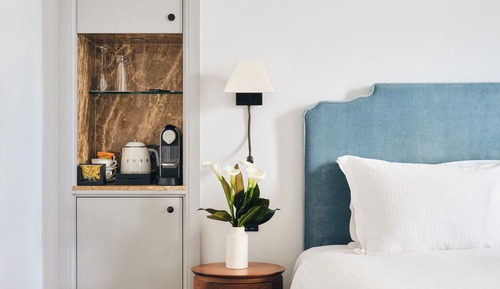 Deluxe Room (1 King Bed)