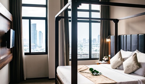 Suite, Corner