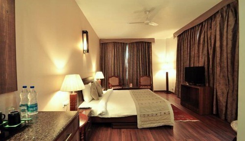 Deluxe Room, 1 Queen Bed, Smoking
