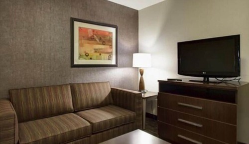 Suite, 1 King Bed, Accessible (Comm, Mobil, Accessible Tub)