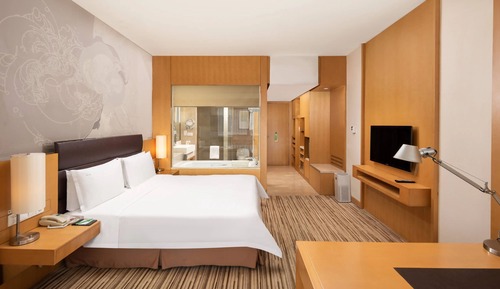 Standard Room, 1 King Bed, Accessible, Club Lounge Access